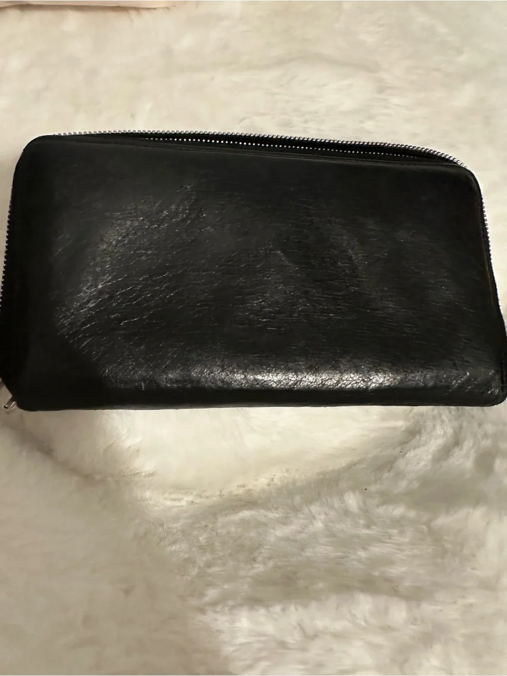 Gucci Black Leather Zip-Around Wallet with Embossed Double G